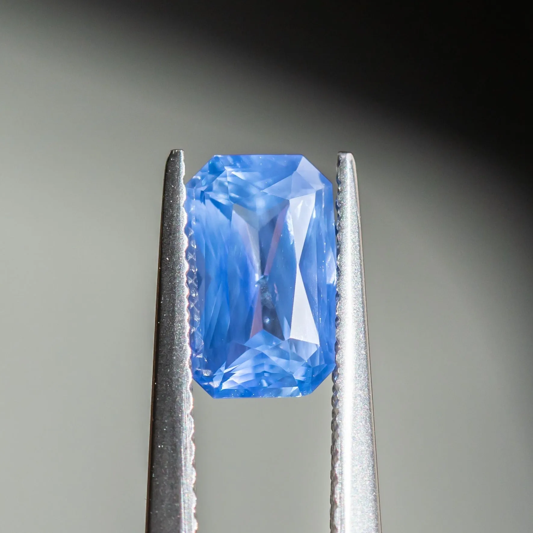 1.68CT SCISSOR RADIANT CUT AFRICAN SAPPHIRE, SILKY PERIWINKLE BLUE, 8.35X5.27X3.88MM