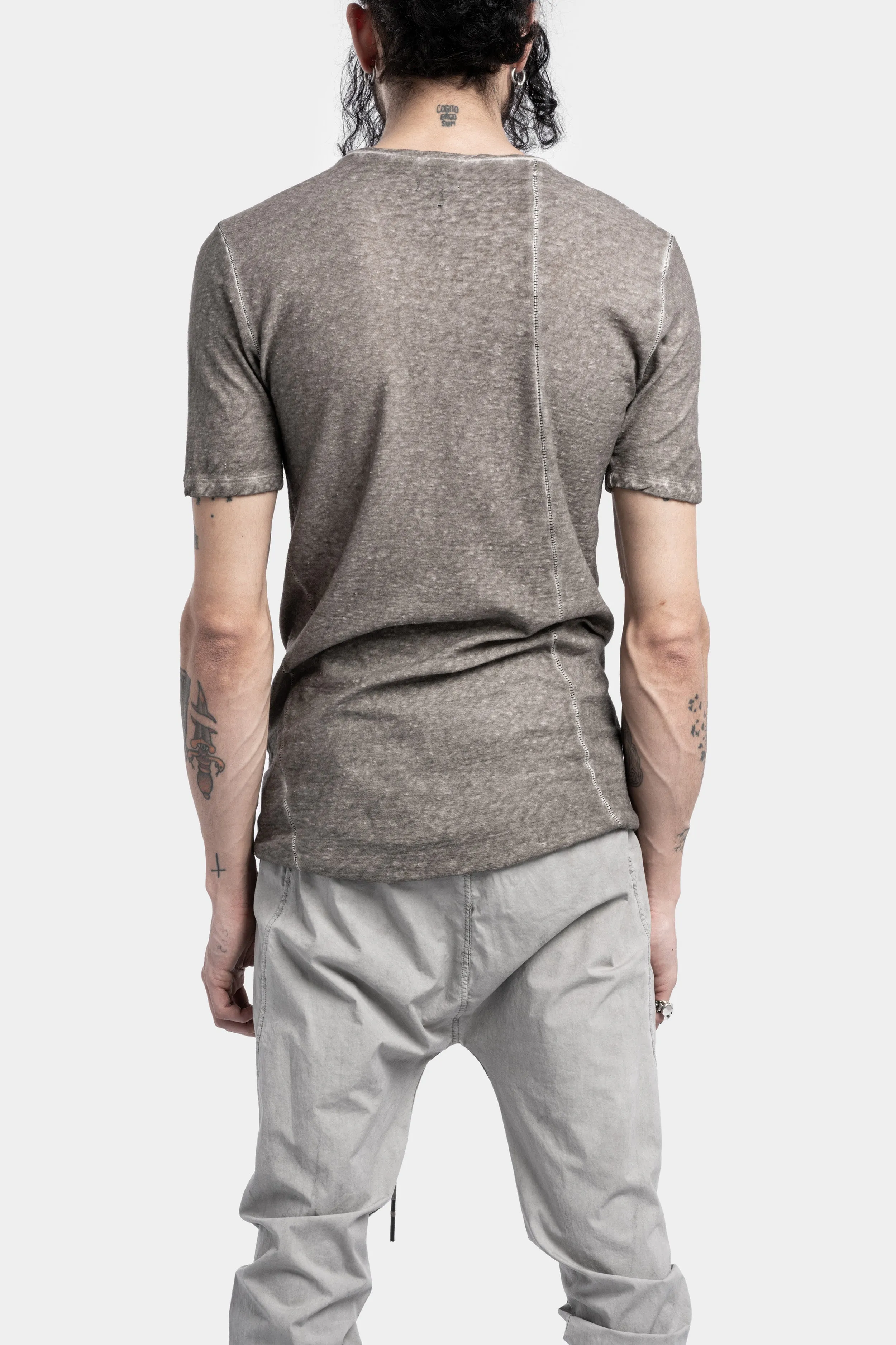 Asymmetric seams tee, Grey resin