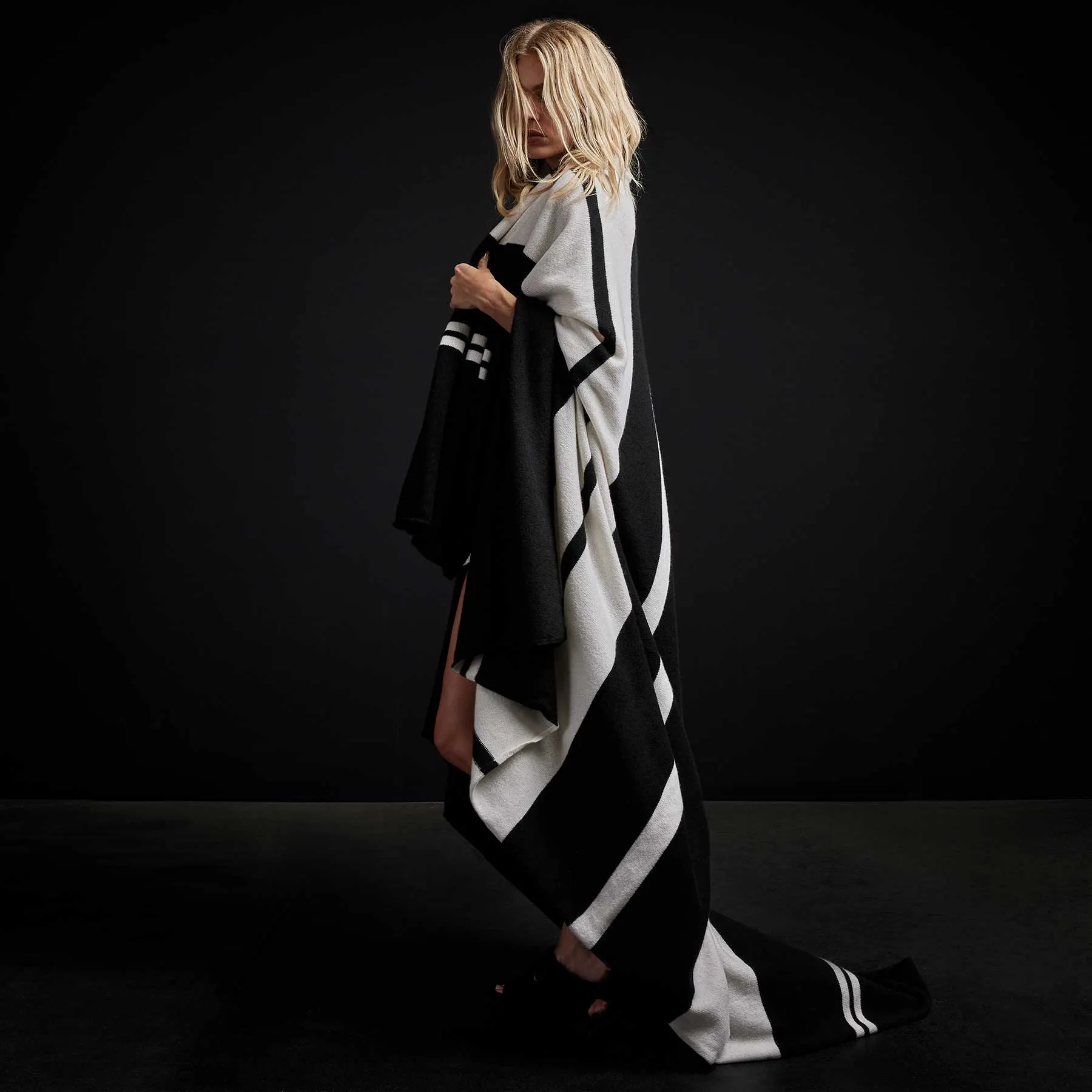 Cashmere Stripe Knit Blanket - Black/White