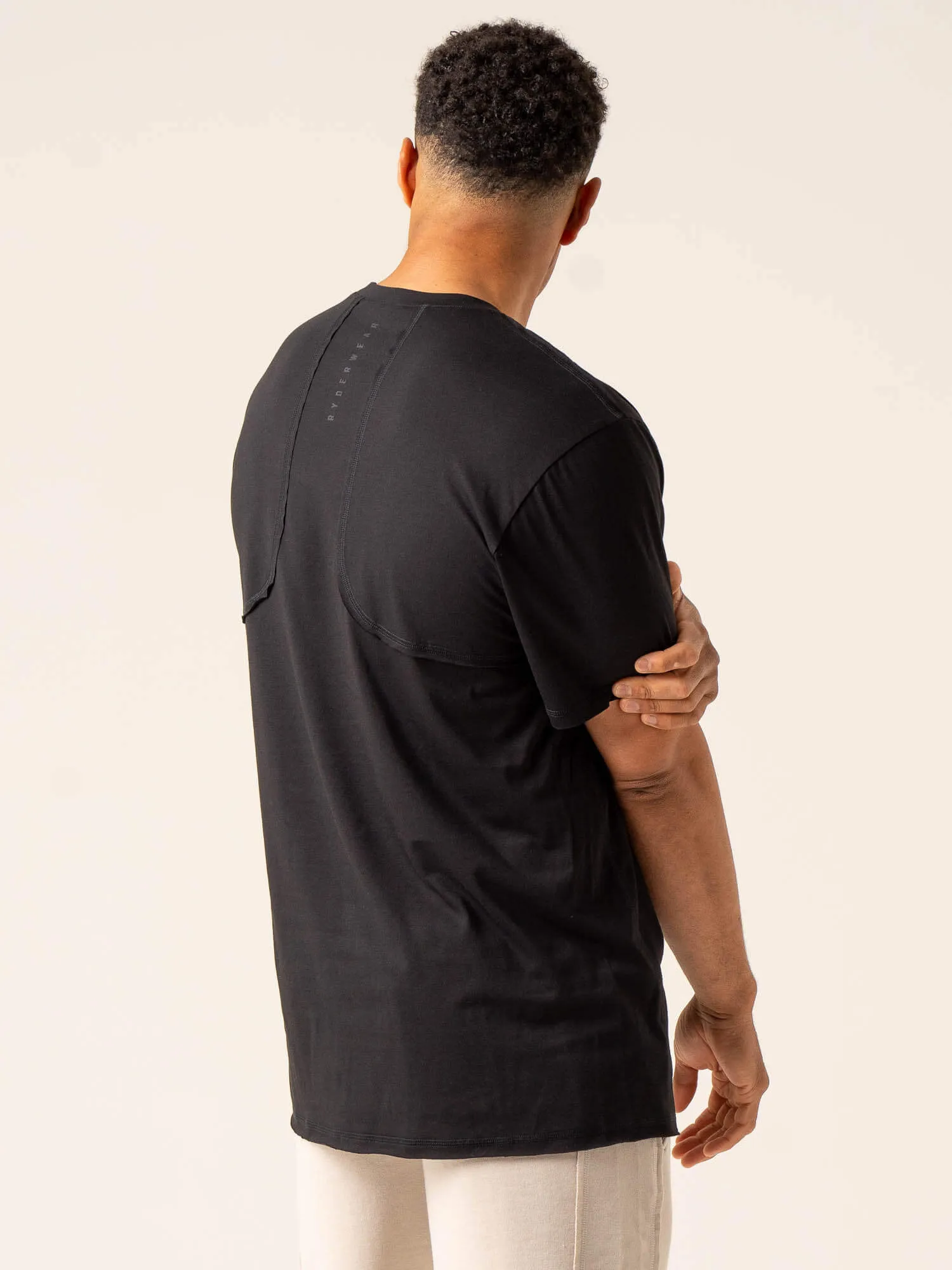 Dynamic Oversized T-Shirt - Black