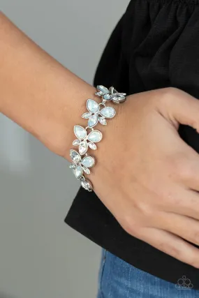 Paparazzi Accessories  - Ice Garden #B656 Peg - White Bracelet